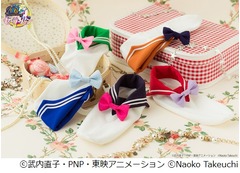 セーラームーン戦士たちの靴下、セーラー襟と胸元のリボンデザイン。