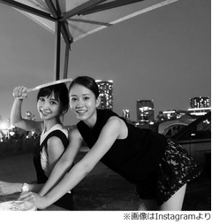 前田敦子の&ldquo;セクシーポーズ&rdquo;、篠田麻里子投稿のツーショットに反響。