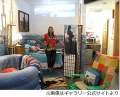 客の前で自らの出産を生披露、日時の読めない&ldquo;展示&rdquo;にギャラリーも対応。