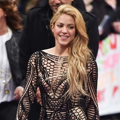 シャキーラが3度目のW杯閉会式、夫はスペイン代表のジェラール・ピケ。