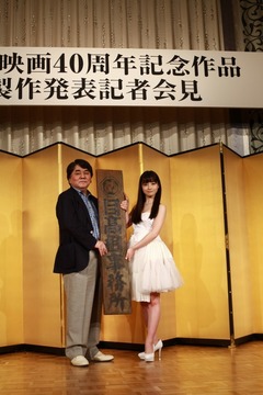 橋本環奈が「カ・イ・カ・ン」、「セーラー服と機関銃」で映画初主演。