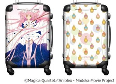 まどマギの痛キャリーケース、テイストの違う2つのイラスト着せ替え。
