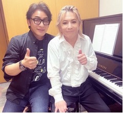 片岡愛之助「妻の芝居を一緒に観に行って以来」小室哲哉と2ショット