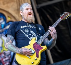 今年3月に米ヘヴィメタルバンドを&ldquo;強制的に&rdquo;脱退のメンバー、交通事故死