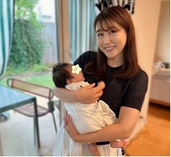 安めぐみ、井上和香の第2子長女を抱っこする姿に「女神&hellip;」「素敵な関係」の声