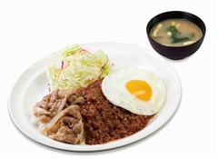 松屋が「担々エッグプレート」、ピリ辛の担々ソースがクセになる。