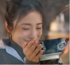 上戸彩「幸せ&hellip;」至福の表情でつぶやく、心も身体も温かな丸亀製麺の冬の新CM