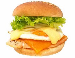 エッグベネディクト風バーガー、レッドチェダーチーズ入りで再登場。