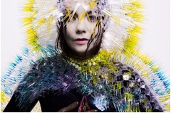 本人の口内から始まるビョークMV、一時的に声失った時の思い描く曲で。