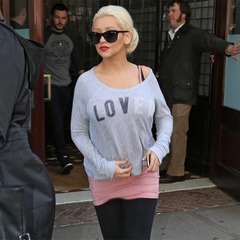 クリスティーナ・アギレラが出産、婚約者との間に女児が誕生。