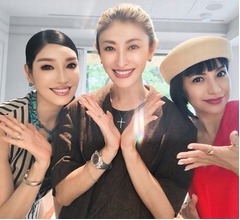 アンミカ、&ldquo;41歳&rdquo;山田優とバースデーランチ「ハッピーエナジー炸裂の優ちゃん」