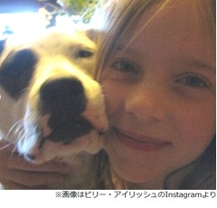 ビリー・アイリッシュ涙、&ldquo;生涯の親友&rdquo;愛犬の死を悼む