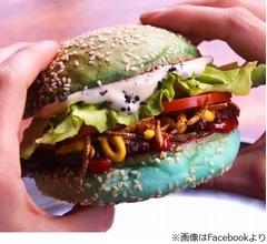 姿ほぼそのまま&ldquo;虫のハンバーガー&rdquo;