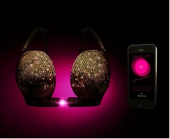 真実の愛がないと外れないブラ、心拍数などのデータとホックが連動。