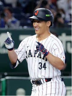 喜ぶ吉田　野球