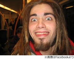 &ldquo;自分の肉&rdquo;食べてみた芸術家、手術で取り除いた骨についた肉試食。