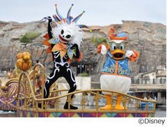 秋のTDSはスケルトンだらけに、お茶目にハロウィーン盛り上げる。