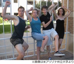 大学課題「女子は腋毛伸ばせ」、10週間ムダ毛処理止め男女の違い学ぶ。