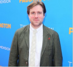 「チャーリーとチョコレート工場」前日譚の監督、チョコ食べ過ぎて23kg太る