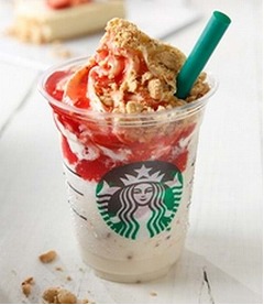 スタバが日本独自の夏フラペ、ストロベリーチーズケーキがモチーフ。