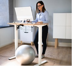 健康のためには&ldquo;1日5時間立つ&rdquo;、「座る時間は1日6時間が適している」との研究