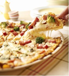 ドミノから&ldquo;練乳&rdquo;挟んだピザ、春のミルフィーユシリーズ新商品。