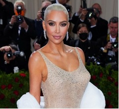  キム・カーダシアン、元夫の&ldquo;半ケツ姿&rdquo;に「絶望的な恥ずかしさと心配」