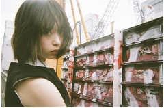 森川葵を「写ルンです」で撮影、発売30周年記念で雑誌とコラボ企画。