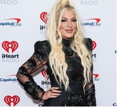 「ビバヒル」ドナ役女優がアザだらけの車椅子姿、理由は不明