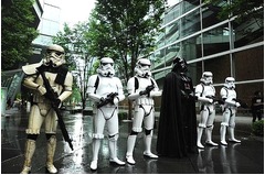 ベイダー卿が有楽町に&ldquo;出没&rdquo;、遥か彼方の銀河から訪れた理由は？