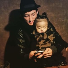 西山茉希が愛娘の写真を公開、ファンから「超キュート」「ママ似」。