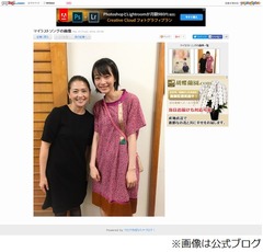 能年玲奈&ldquo;ママ&rdquo;と2ショット、小泉今日子の公演鑑賞「楽しかった」。