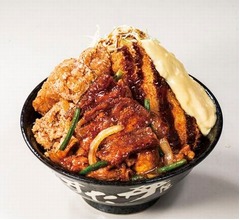 すた丼屋初&ldquo;牛&times;豚&times;鶏&rdquo;トリプル爆肉丼