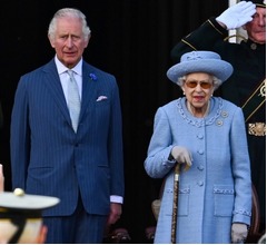 新国王チャールズ3世、亡き&ldquo;最愛の母&rdquo;を哀悼