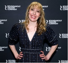 川で泳いでいた米女優、カワウソに襲われる「足とお尻噛まれた」