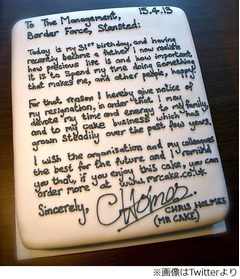 &ldquo;ケーキの辞表&rdquo;でさようなら、夢を追った元公務員が上司に提出。