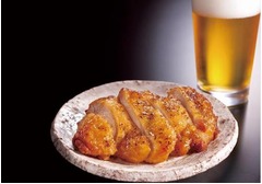 ローソンがパリッとやみつき鶏、まぶしにんにくと黒胡椒の強めの味。