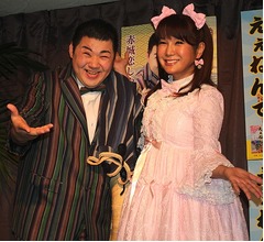 オネエ疑惑の大江裕、新曲イベントにはるな愛