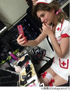 &ldquo;ローラ似&rdquo;のセクシーナース、瑛茉ジャスミンの際どい絶対領域。