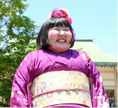 吉本新喜劇の女性初座長を現座長陣が祝福