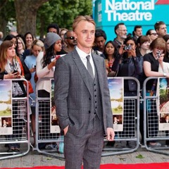 9年追いかけられたマルフォイ、熱狂的なファンの中年女性に世界中を。