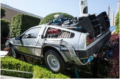 USJの実物大デロリアン競売へ、アトラクション終了でチャリティー企画。