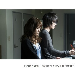 有村架純、ランジェリー姿で大人の雰囲気