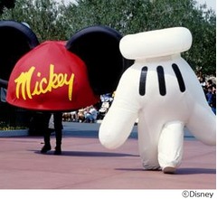 【平成7年のTDL】ミッキーのキャップなどがパレードに