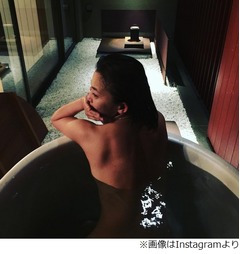 大人の色香&ldquo;全裸&rdquo;の華原朋美、入浴中のバックショットに絶賛の声。