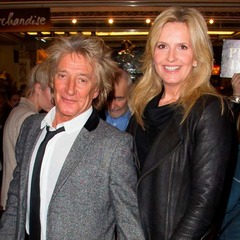 ロッド・スチュワートが大事故、対向車と「完全に正面衝突」で骨折。