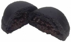 外も中も真っ黒なカレーパン、サークルKサンクスが初のSNS発信企画。