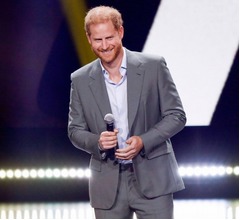 &ldquo;がん公表&rdquo;英チャールズ国王、1年4か月ぶりに息子ヘンリー王子と対面