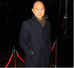 高級靴ブランドのジミーチュウ、会社売却へ