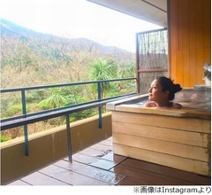 菜々緒「おしり見えてる気がするけど、いっか」